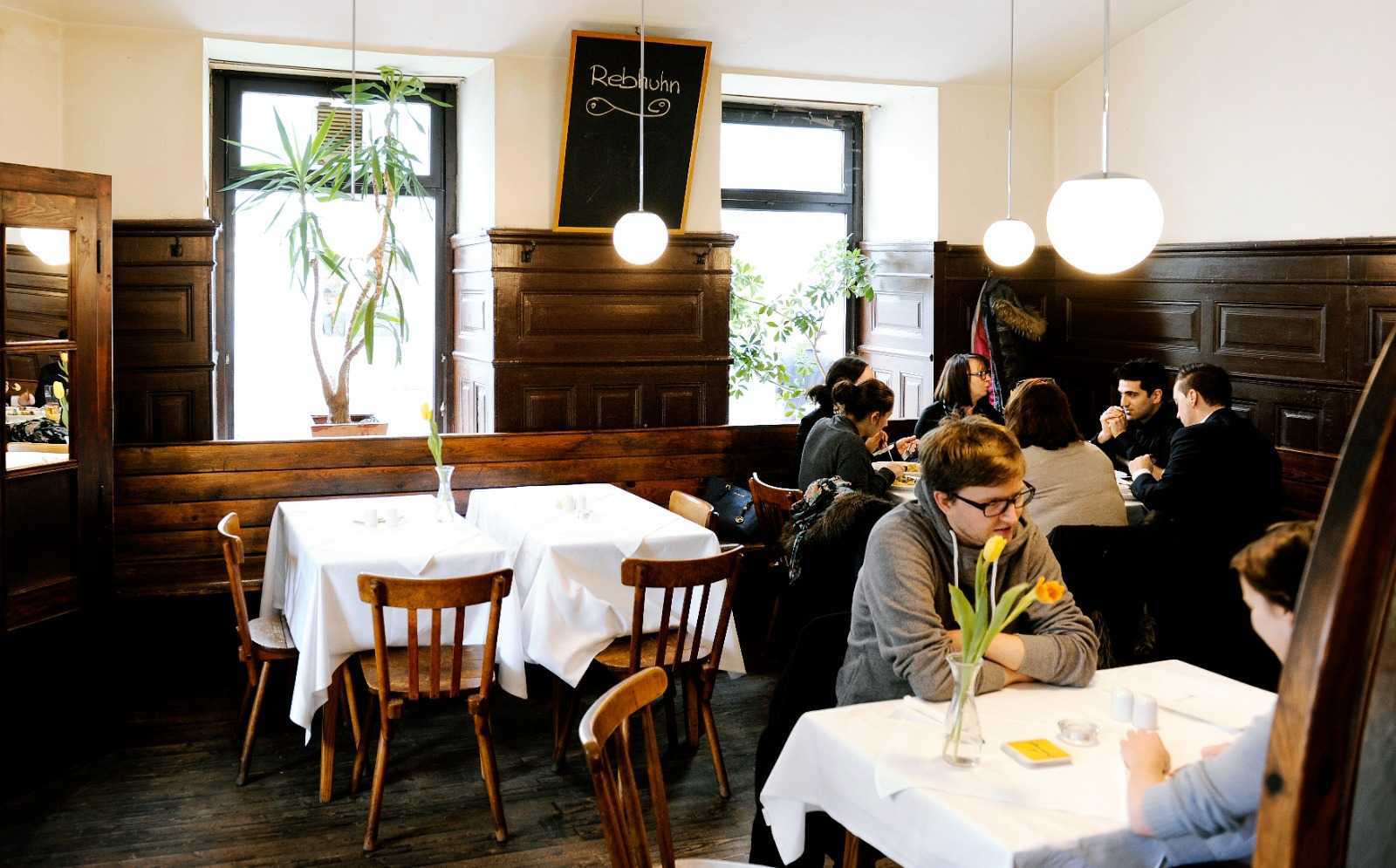 Gashaus Rebhuhn Ansicht Tische